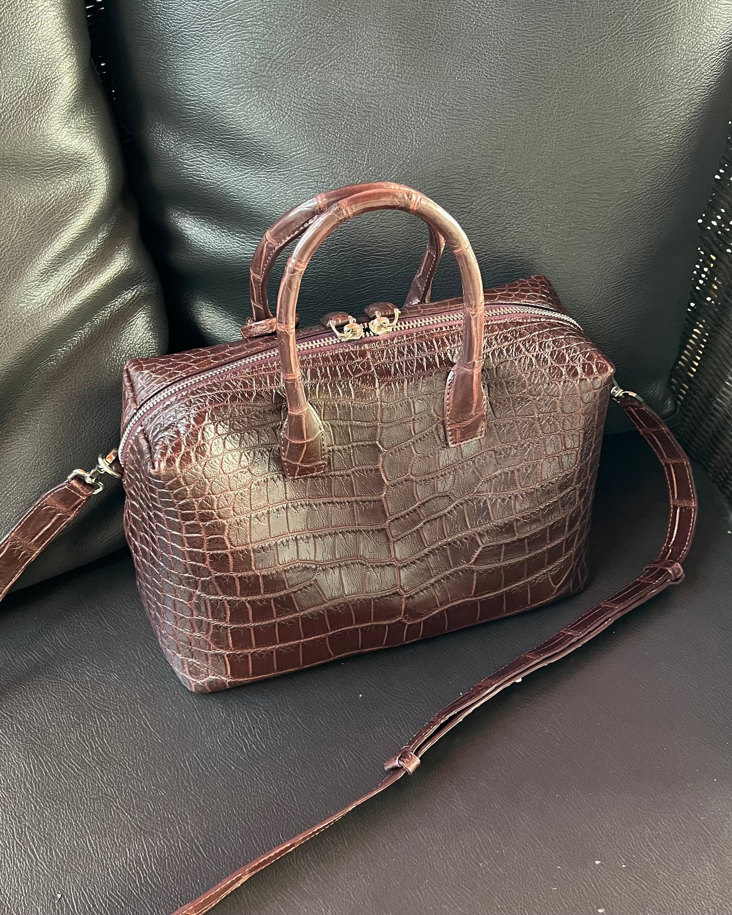 حقيبة بوسطن 30 ذات المقبض العلوي: سوداء