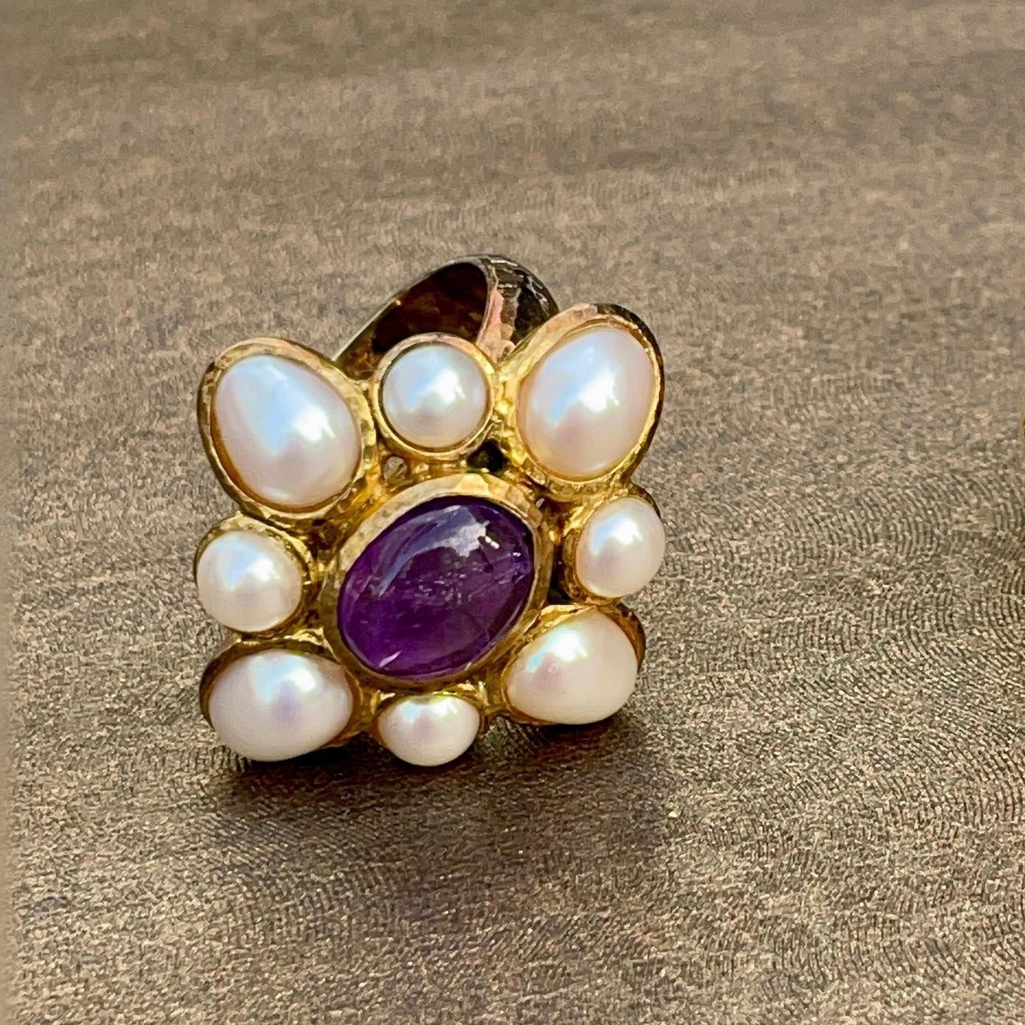 CARDINAL Amethyst & Pearls Ring