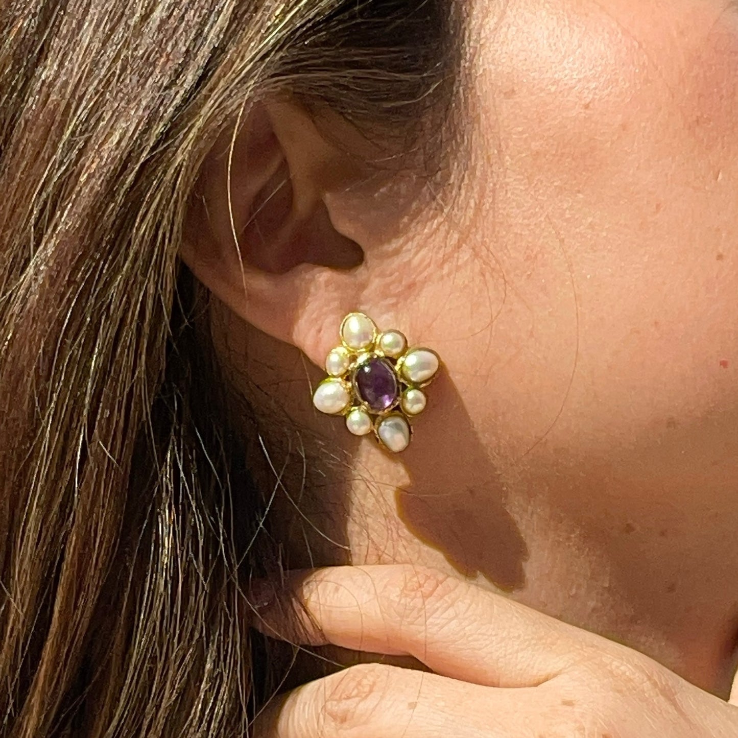 CARDINAL Amethyst & Pearls Earrings