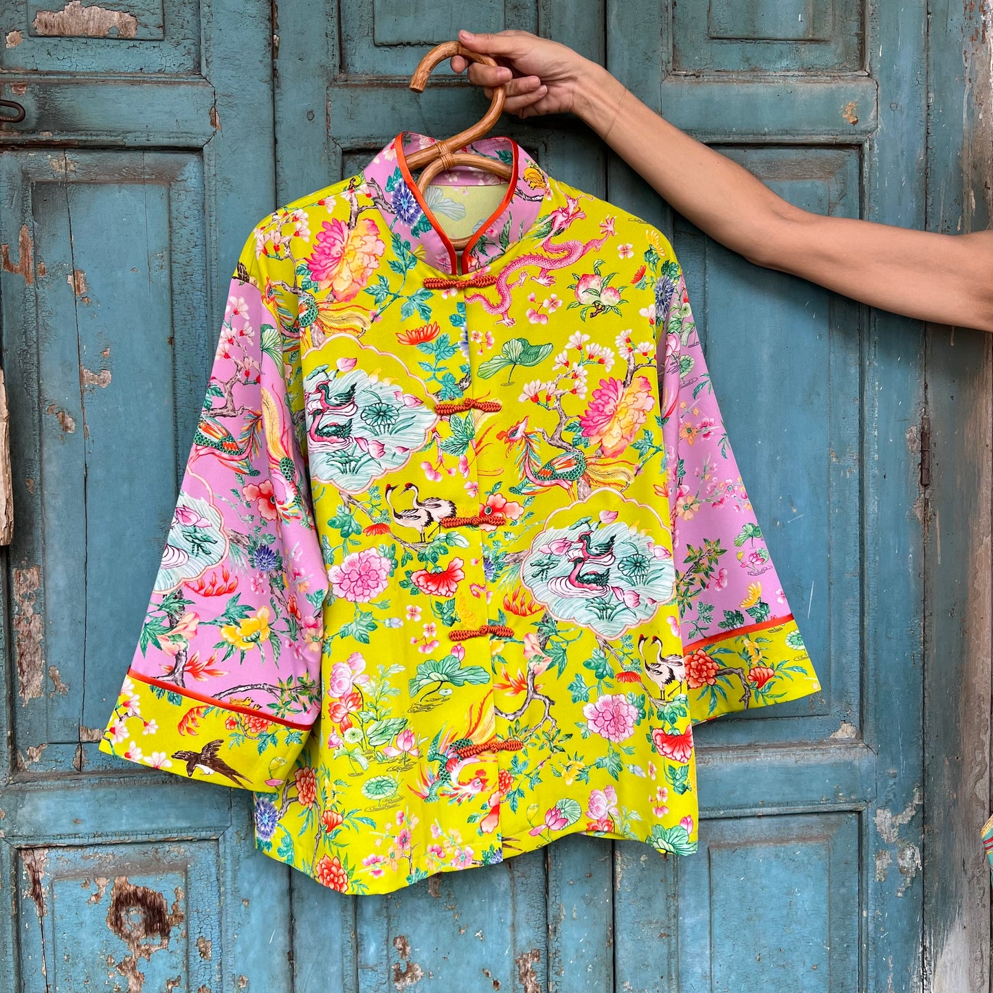 LOTUS POND Mandarin Top: Lime-Pink