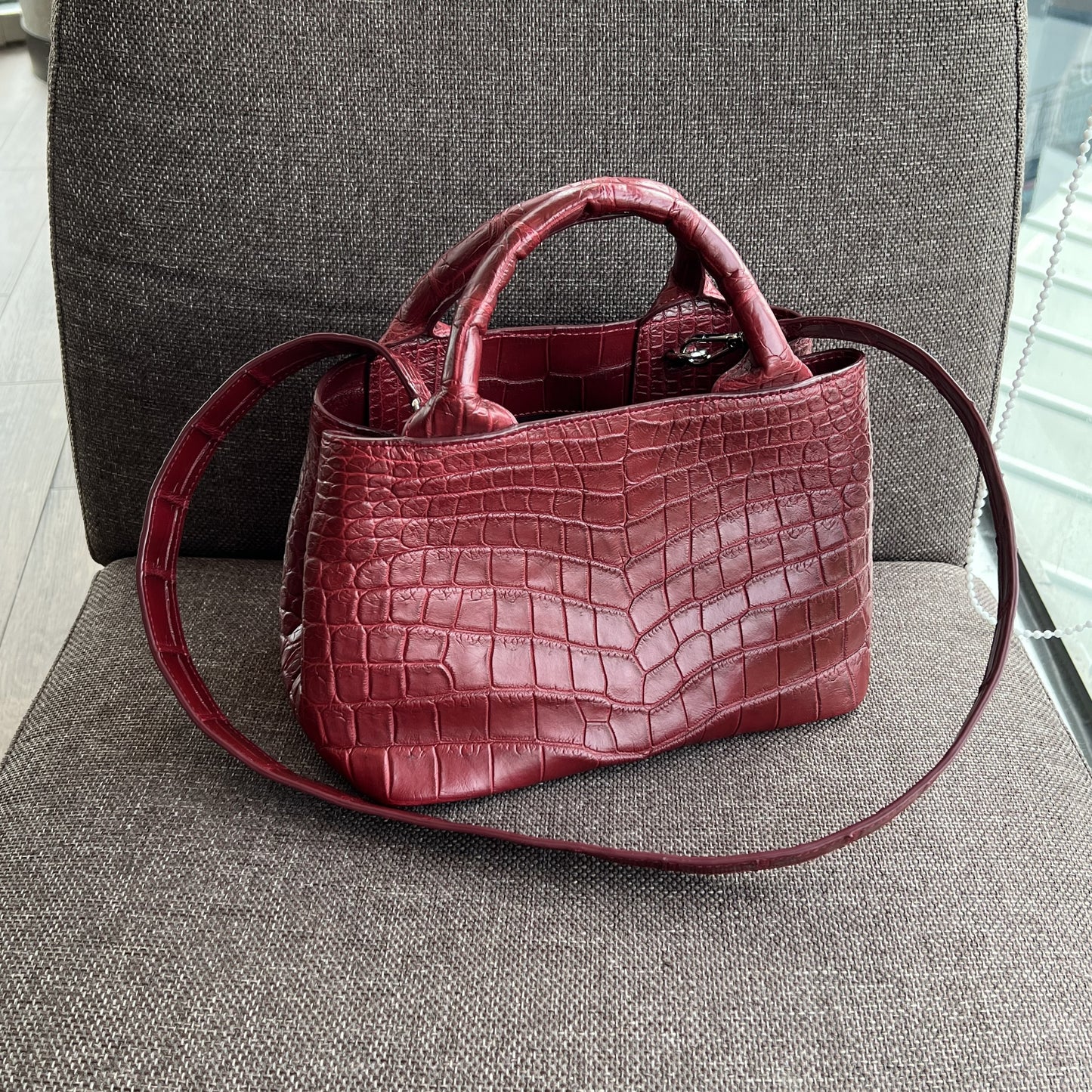 FLEXII 25 Top Handle Bag: Apple Red