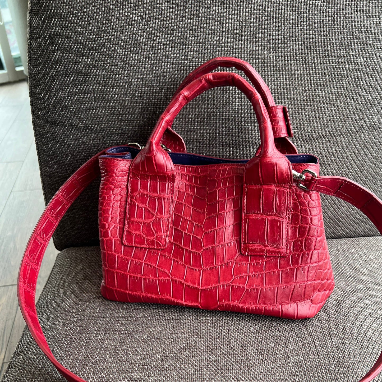 FLEXII 25 Top Handle Bag: Apple Red