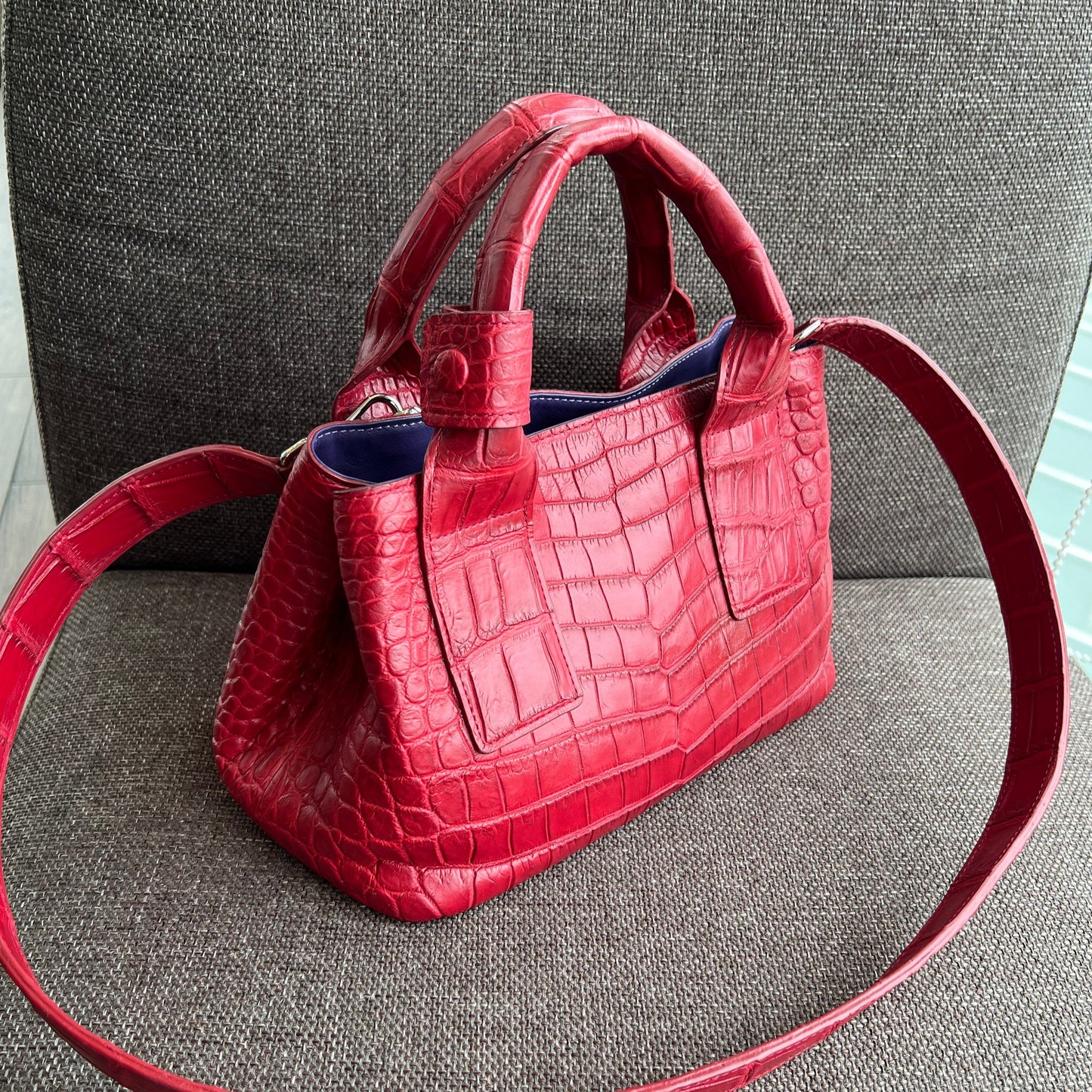 FLEXII 25 Top Handle Bag: Apple Red