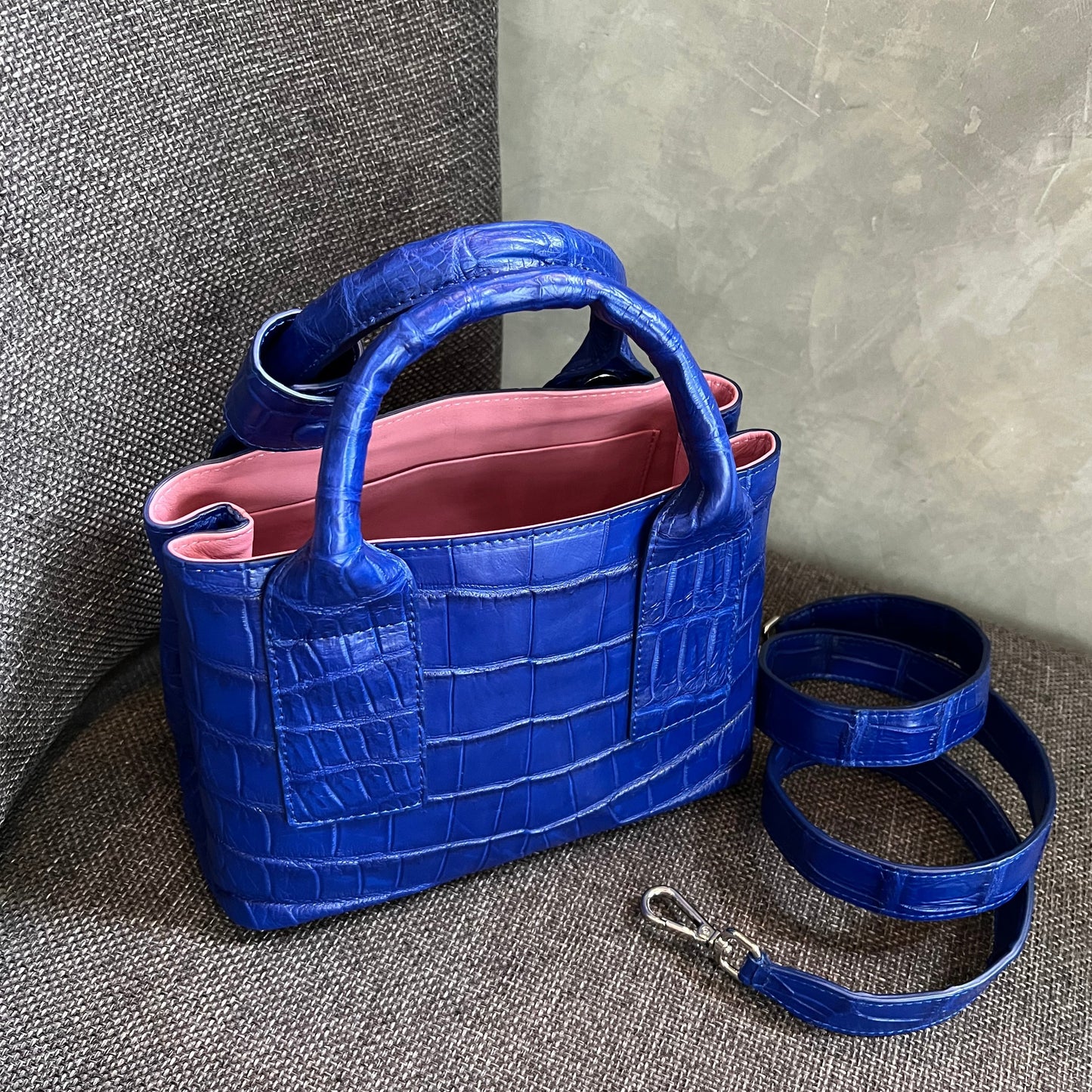 FLEXII 23 Top Handle Bag: Electric Blue