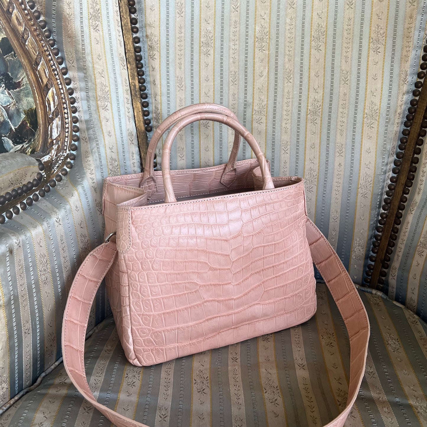 BUTTERFLY 25 Top Handle Bag: Light Peach