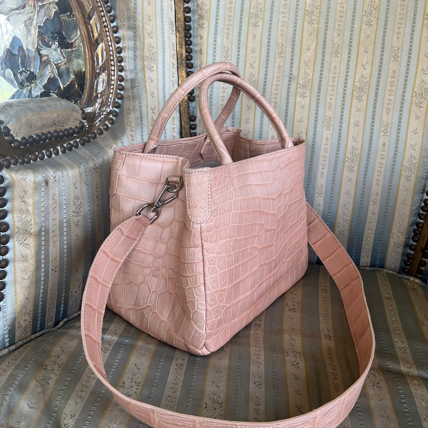 BUTTERFLY 25 Top Handle Bag: Light Peach