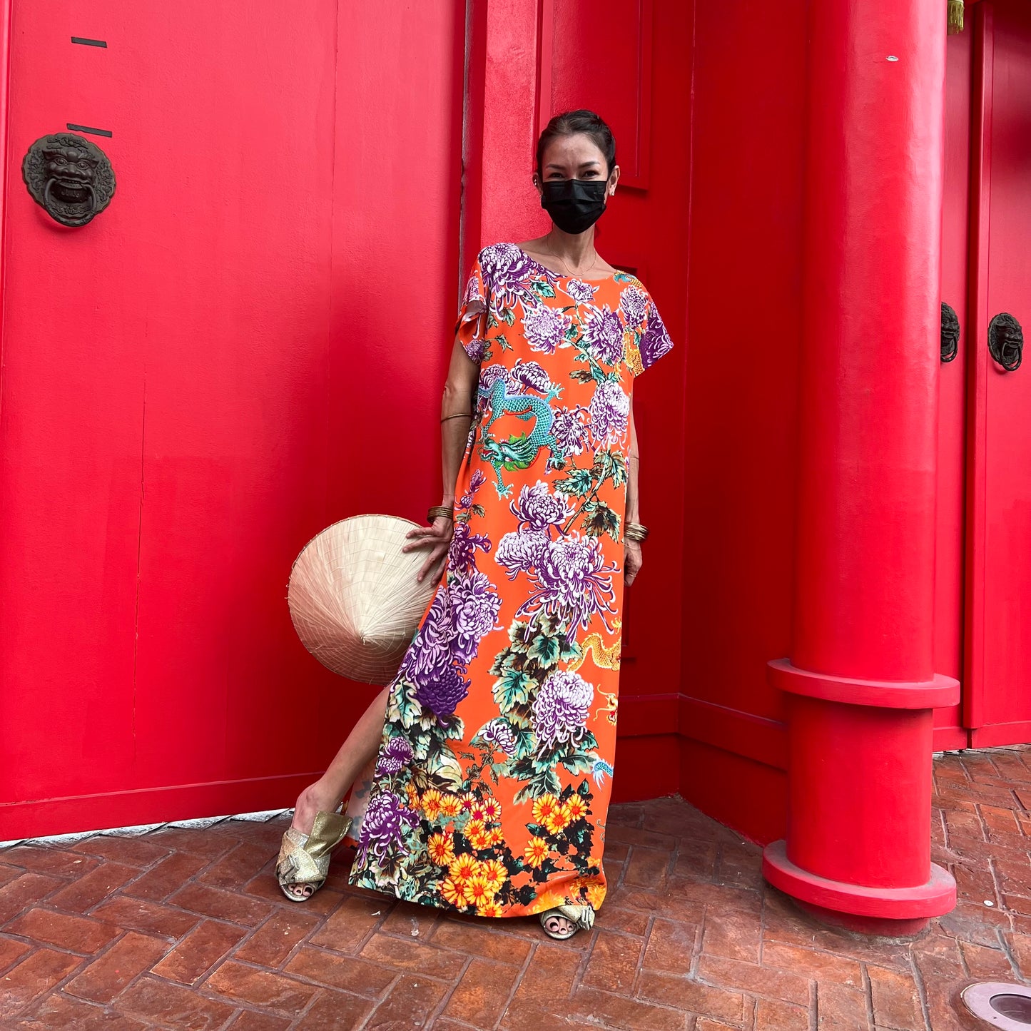 CHRYSANTHEMUM Boat-neck Maxi Dress: Orange