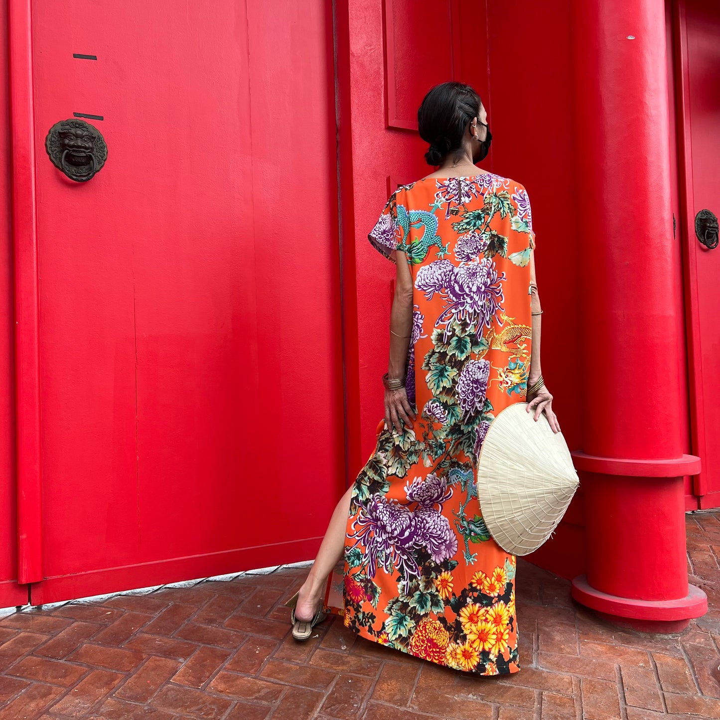 CHRYSANTHEMUM Boat-neck Maxi Dress: Orange