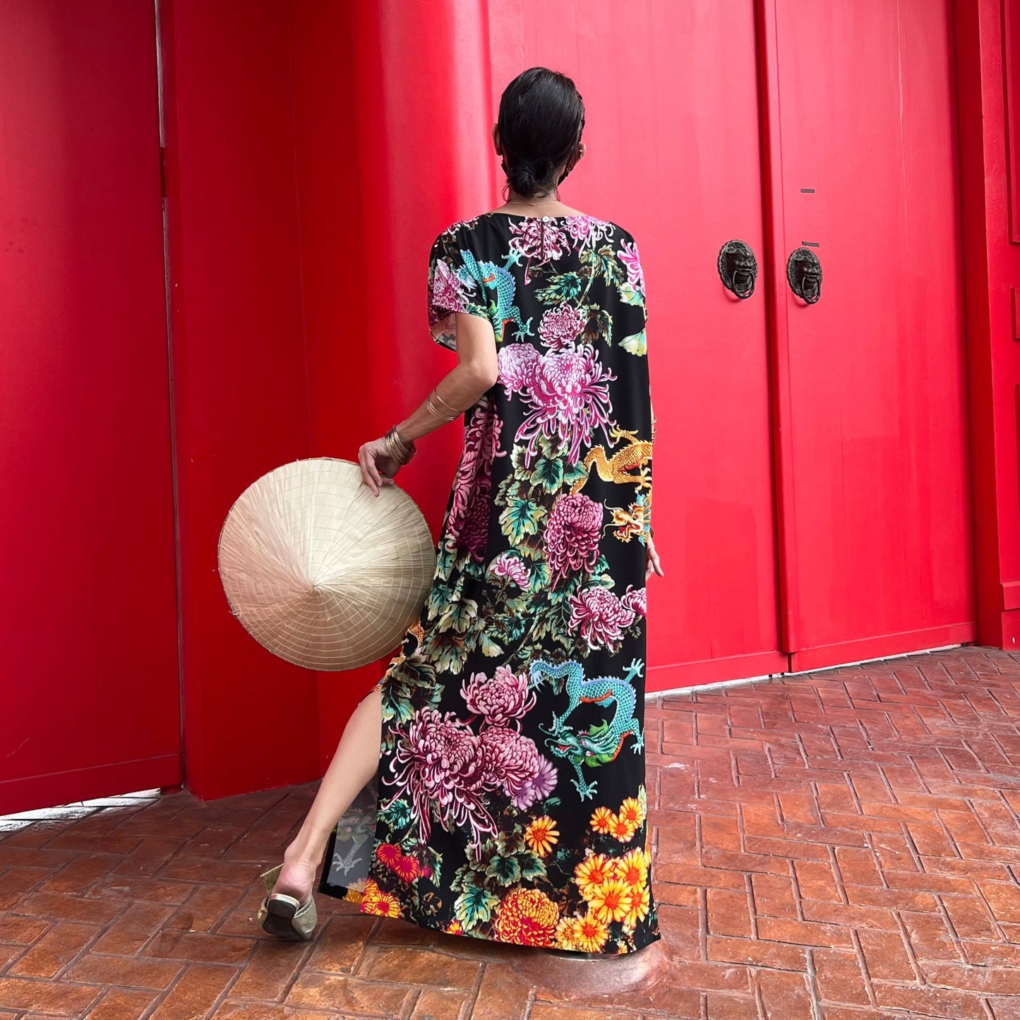 CHRYSANTHEMUM Boat-neck Maxi Dress: Black