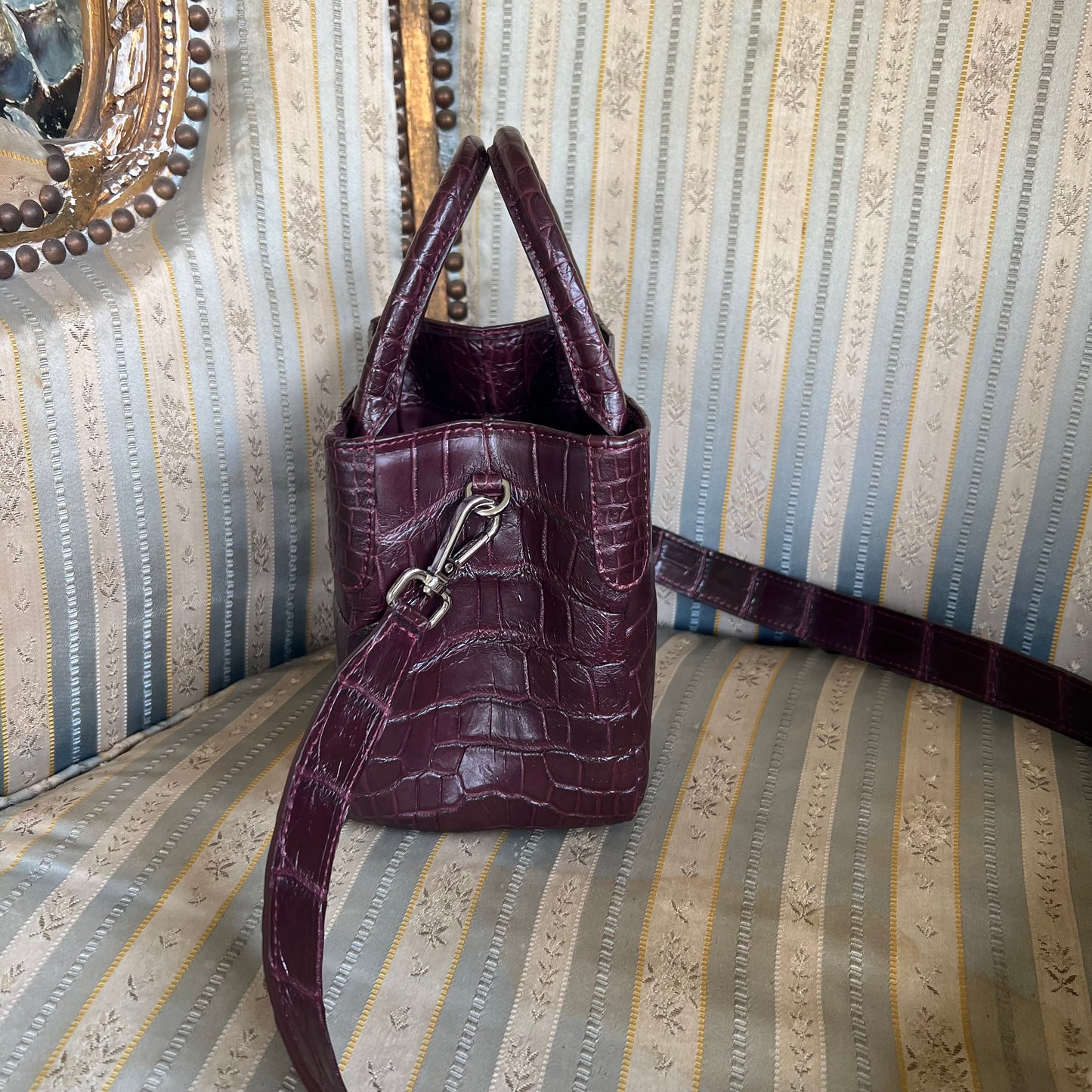 BUTTERFLY 19 Top Handle Bag: Wine Red