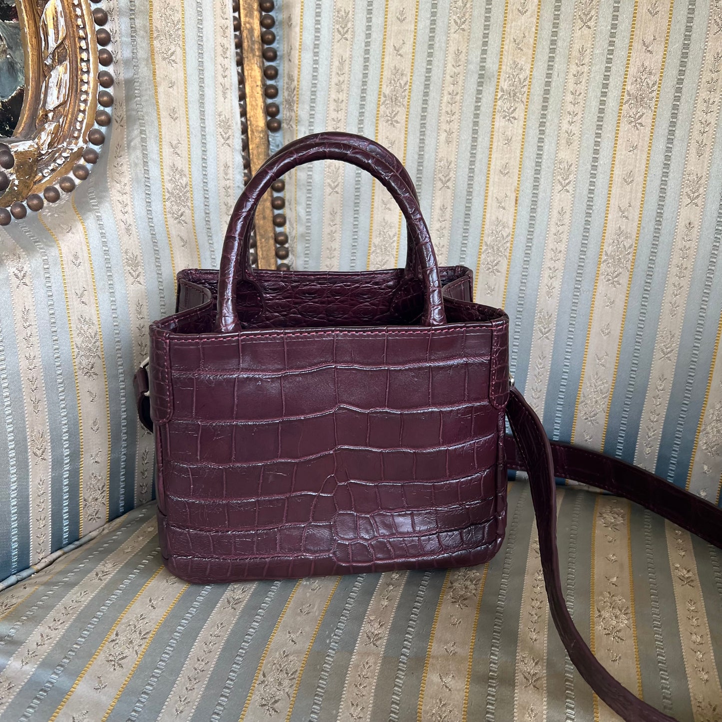 BUTTERFLY 19 Top Handle Bag: Wine Red