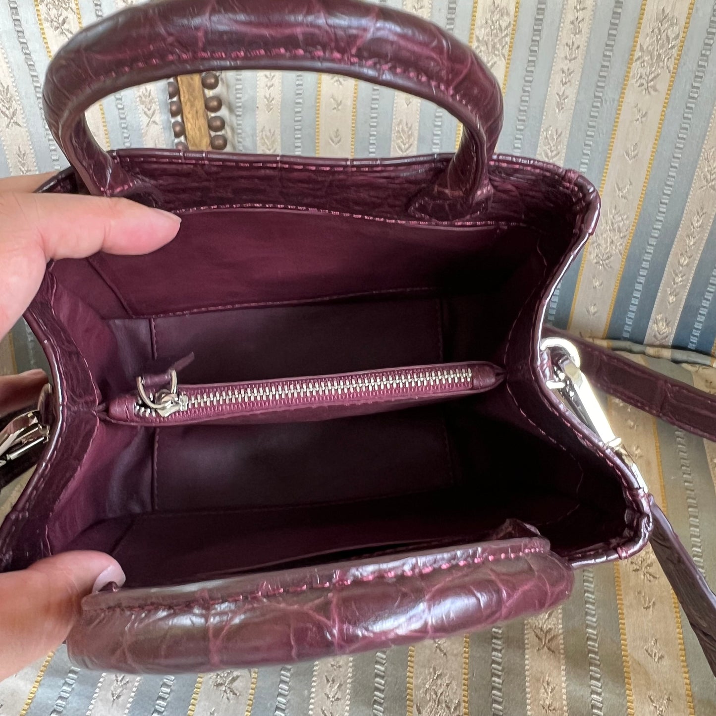 BUTTERFLY 19 Top Handle Bag: Wine Red