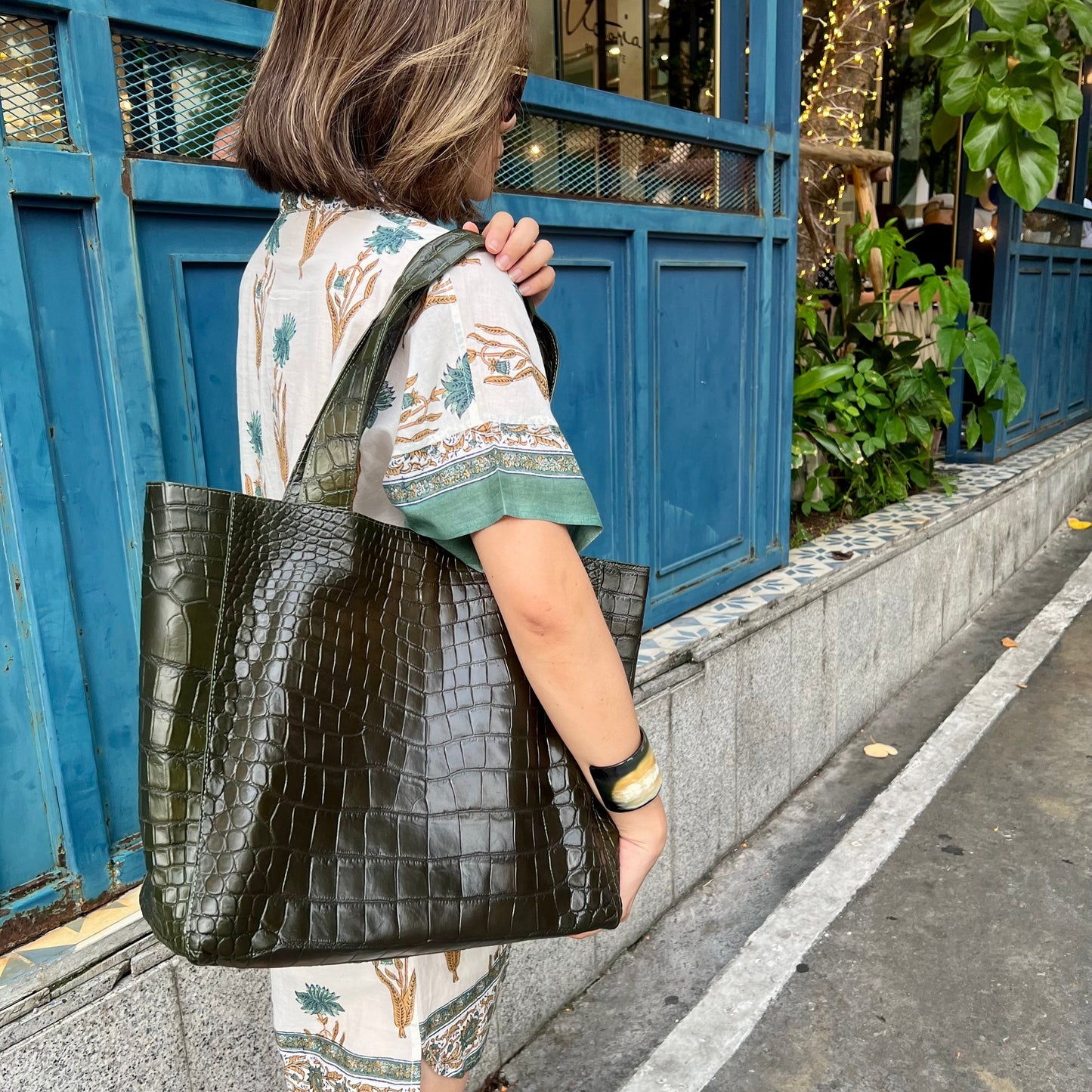 LENA L Tote Bag: Olive Green