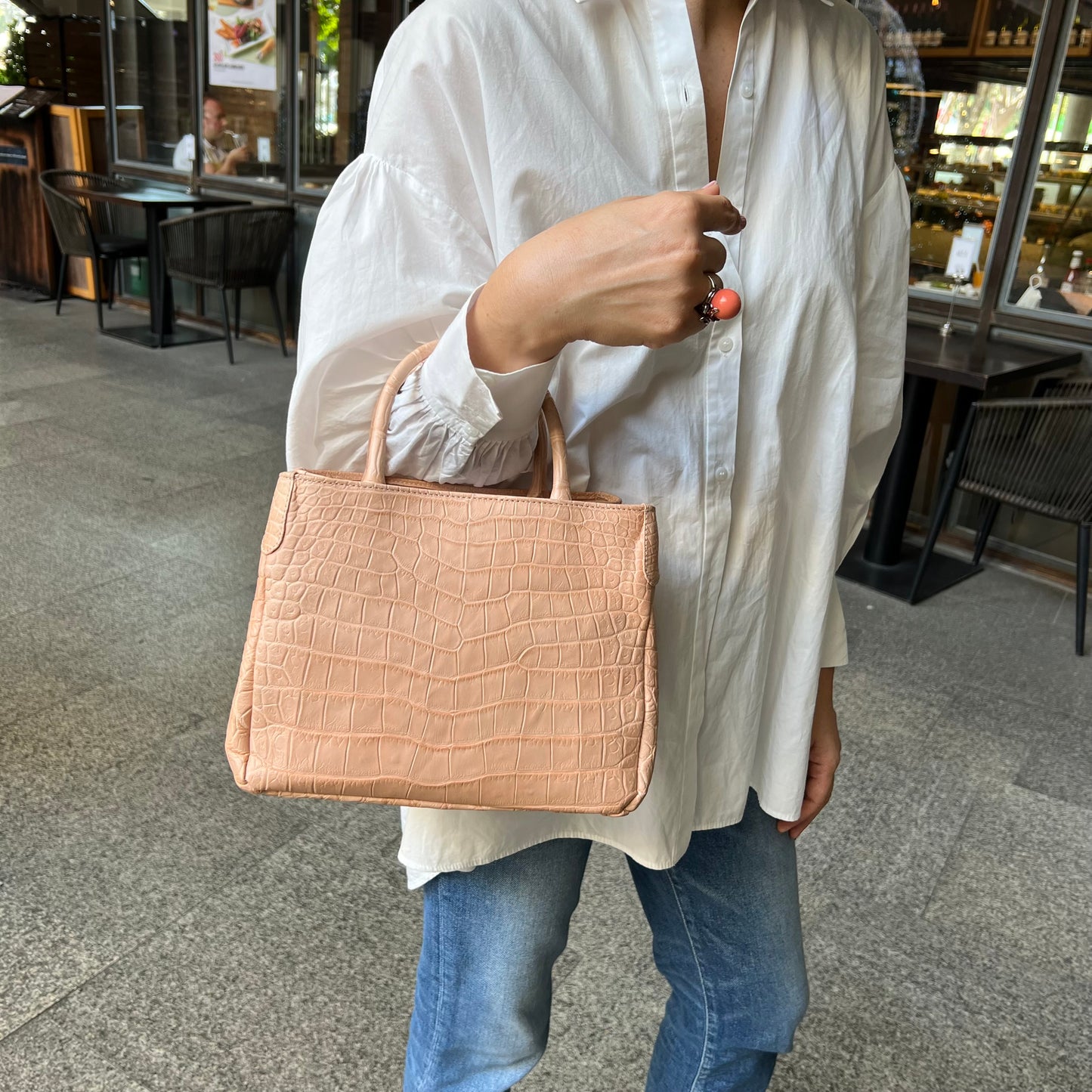 BUTTERFLY 25 Top Handle Bag: Light Peach