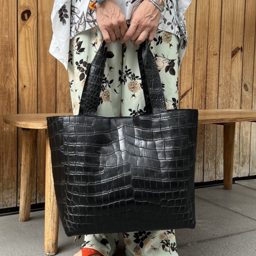 LENA L Tote Bag: Himalaya